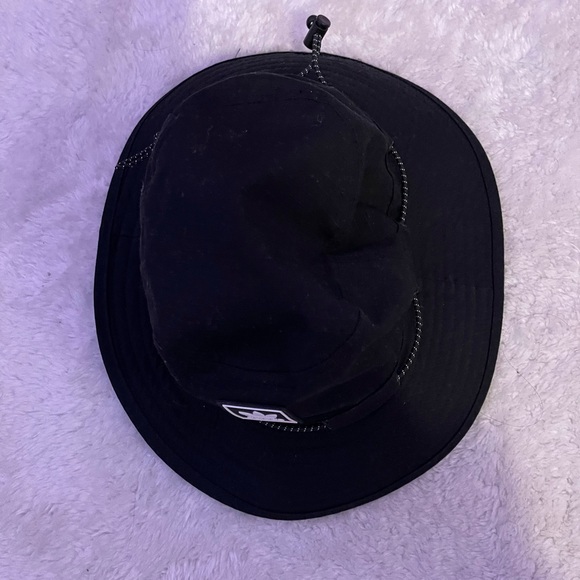 adidas bucket hat - Picture 1 of 3
